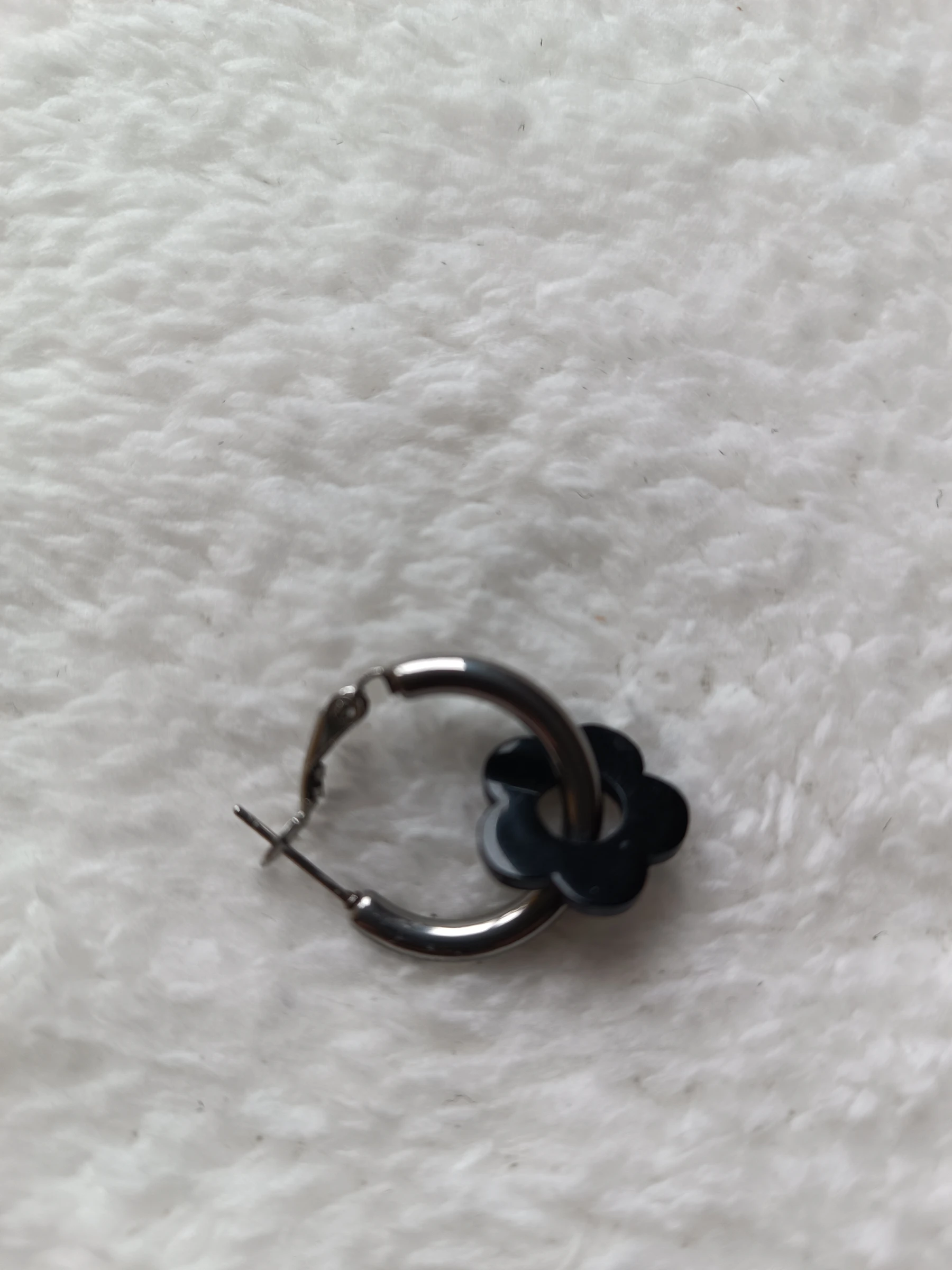 Hoop earrings with black flowers – photo 2